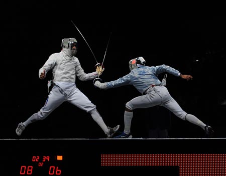 Boris Sanson (L) of France competes with Keeth Smart of US during men's team sabre gold medal match of Beijing 2008 Olympic Games fencing event at Fencing Hall in Beijing, China, Aug. 17, 2008. France beat US 45-37 and won the gold medal.